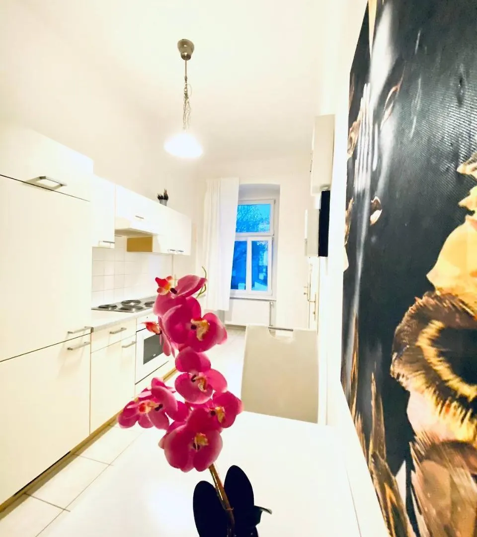 Family Apartment Th8 8 Wien 0*,