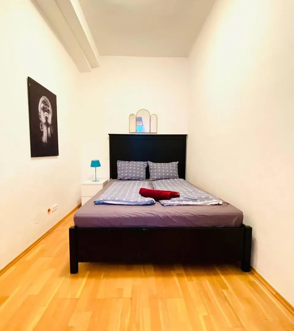 Family Apartment Th8 8 Wien